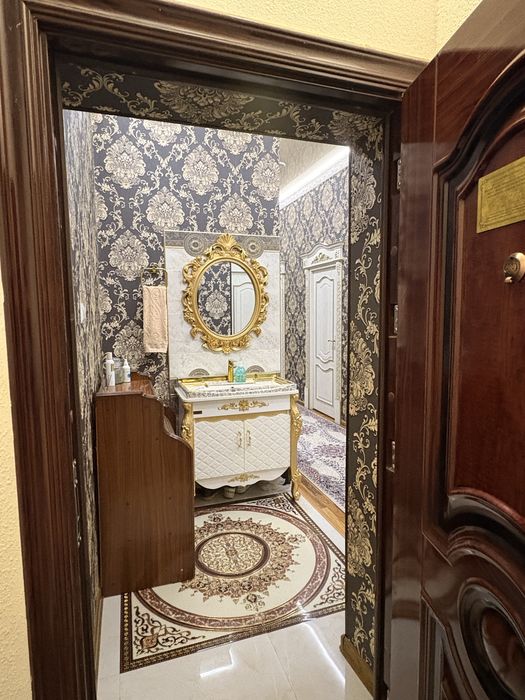 4 xonali kv sotiladi