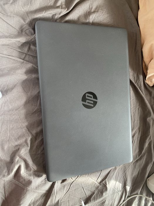 Продавам лаптоп hp