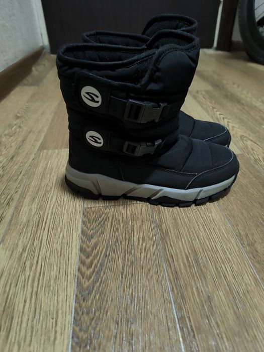 Продаю детские зимние сапоги