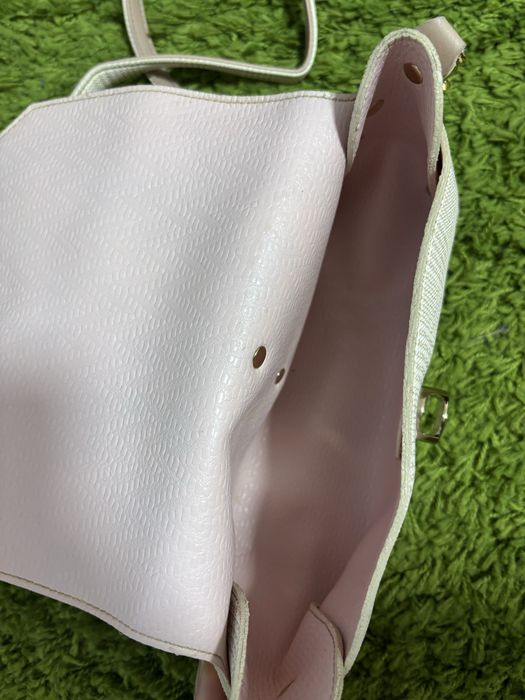 Розова елегантна чанта с верижна дръжка