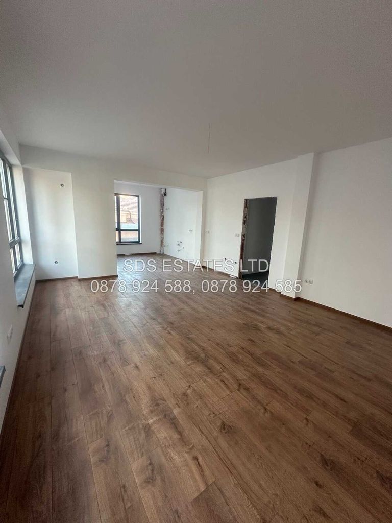 Продава се Тристаен апартамент в Казанлък - 116 кв.м за 1071 €/кв.м - Снимка #1