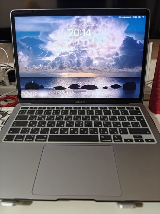 MacBook Air 13 M1 16/256GB серебристый, в отличном состоянии.