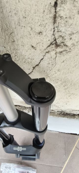 Нова Вилка XFUSION RV1 HLR 27.5" Travel 200mm 20x110mm 1.1/8 Black