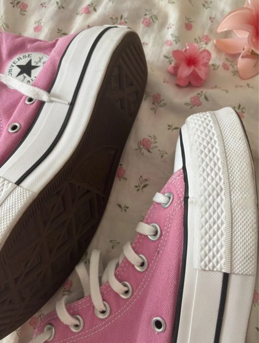 Converse Roz ca noi