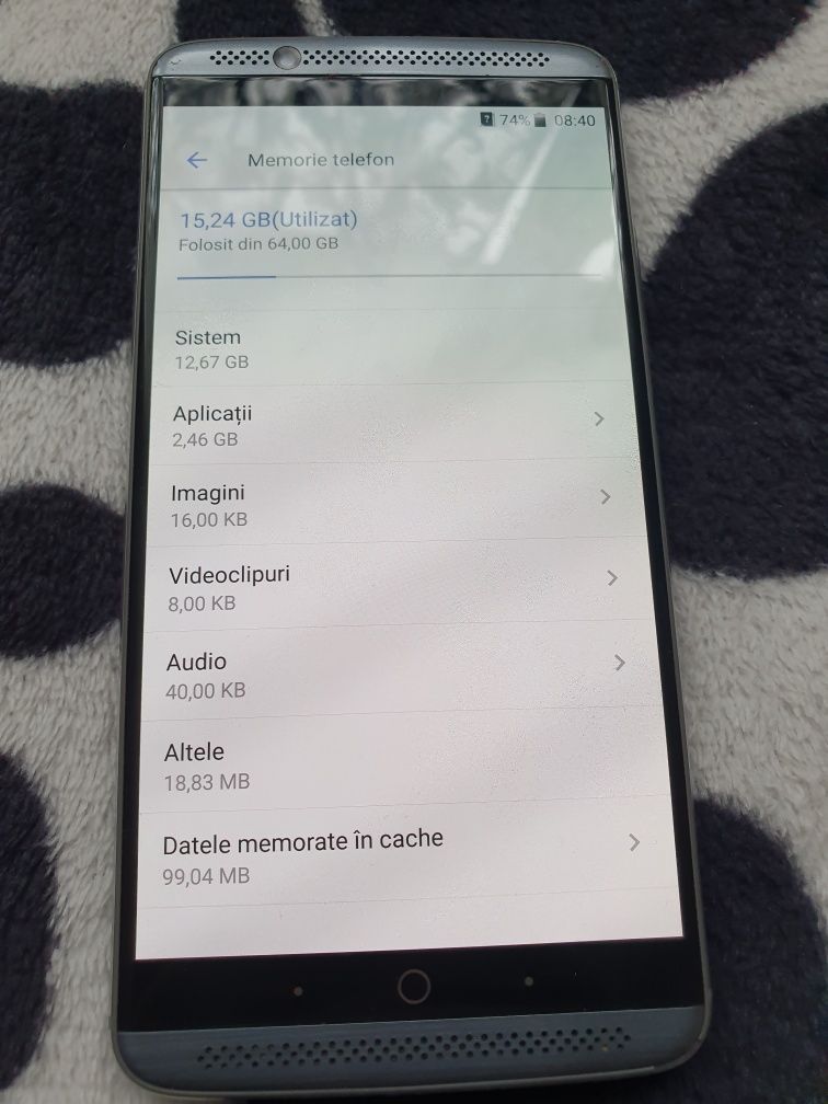 Vand telefon ZTE AXON 7