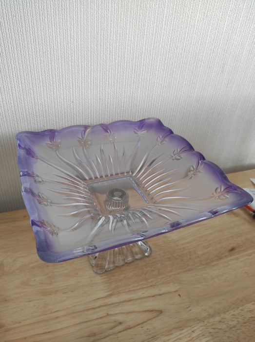 Продам фруктовницу на ножке