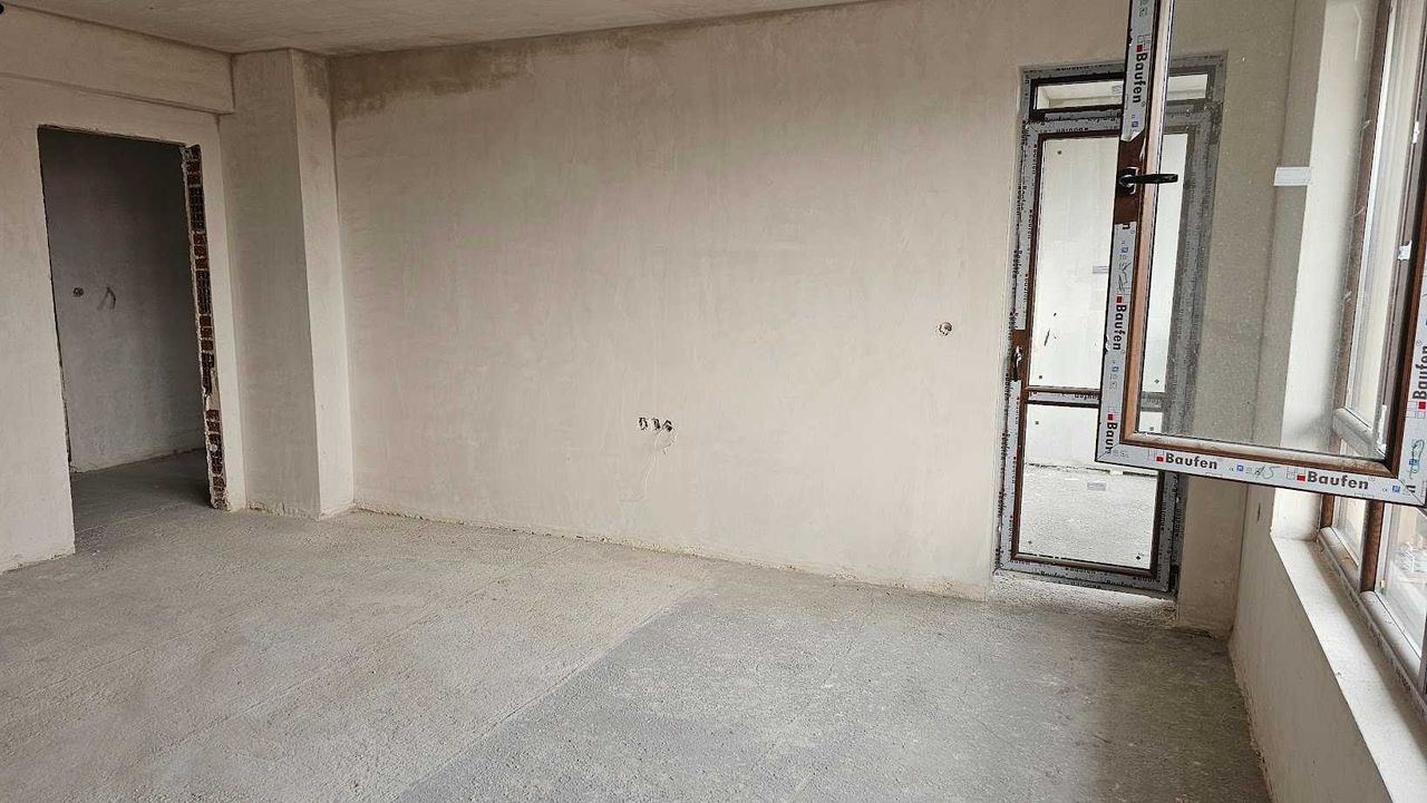 Продава се Двустаен апартамент в Пловдив, Остромила - 75 кв.м за 1147 €/кв.м - Снимка #1