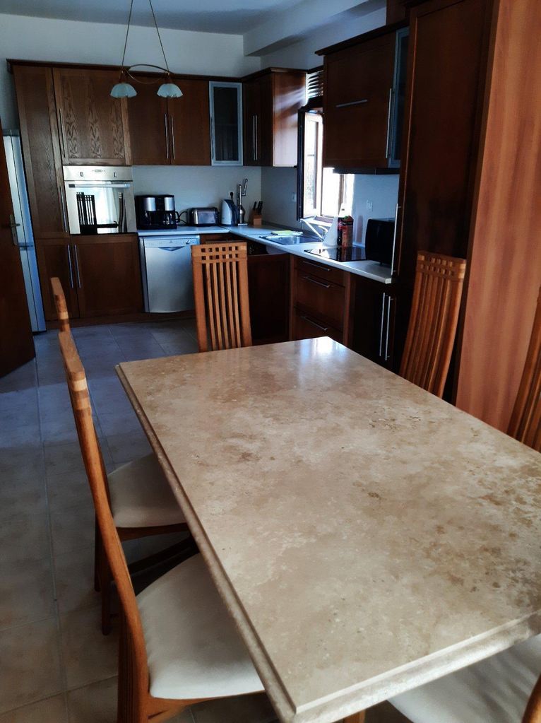 Дава се под наем Къща в Бургас, Меден рудник - зона А - 300 кв.м за 765 € - Снимка #1