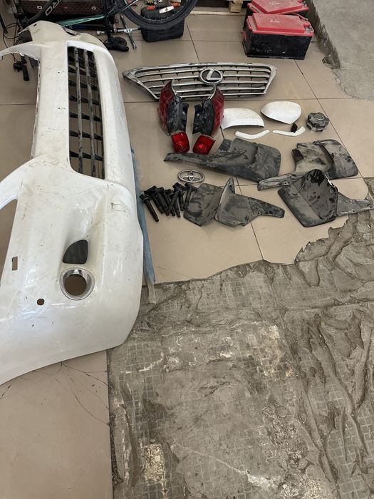 Бампер перед, задние фонари Lexus LX 570