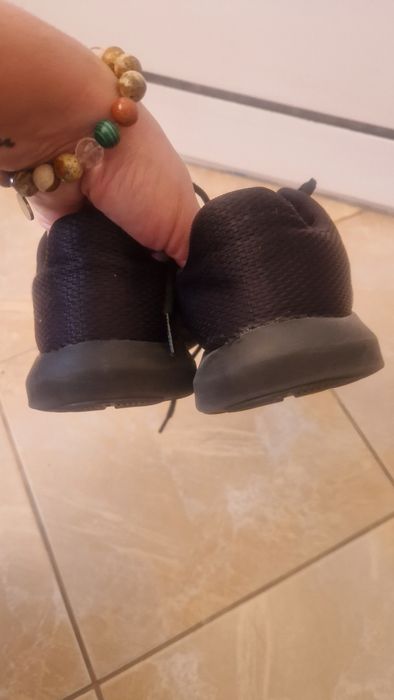 Маратонки under-38,5 номер