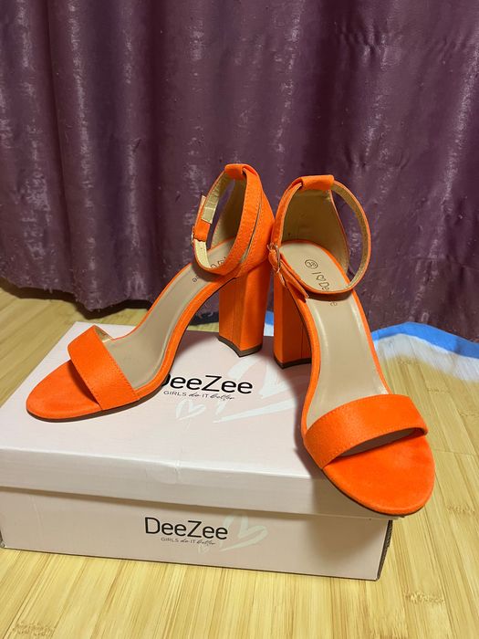 Обувки на ток DeeZee