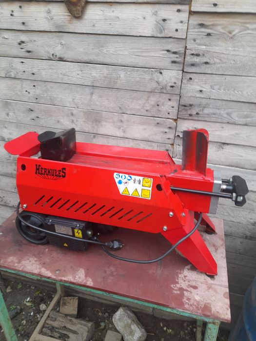 Vând despicător de lemne