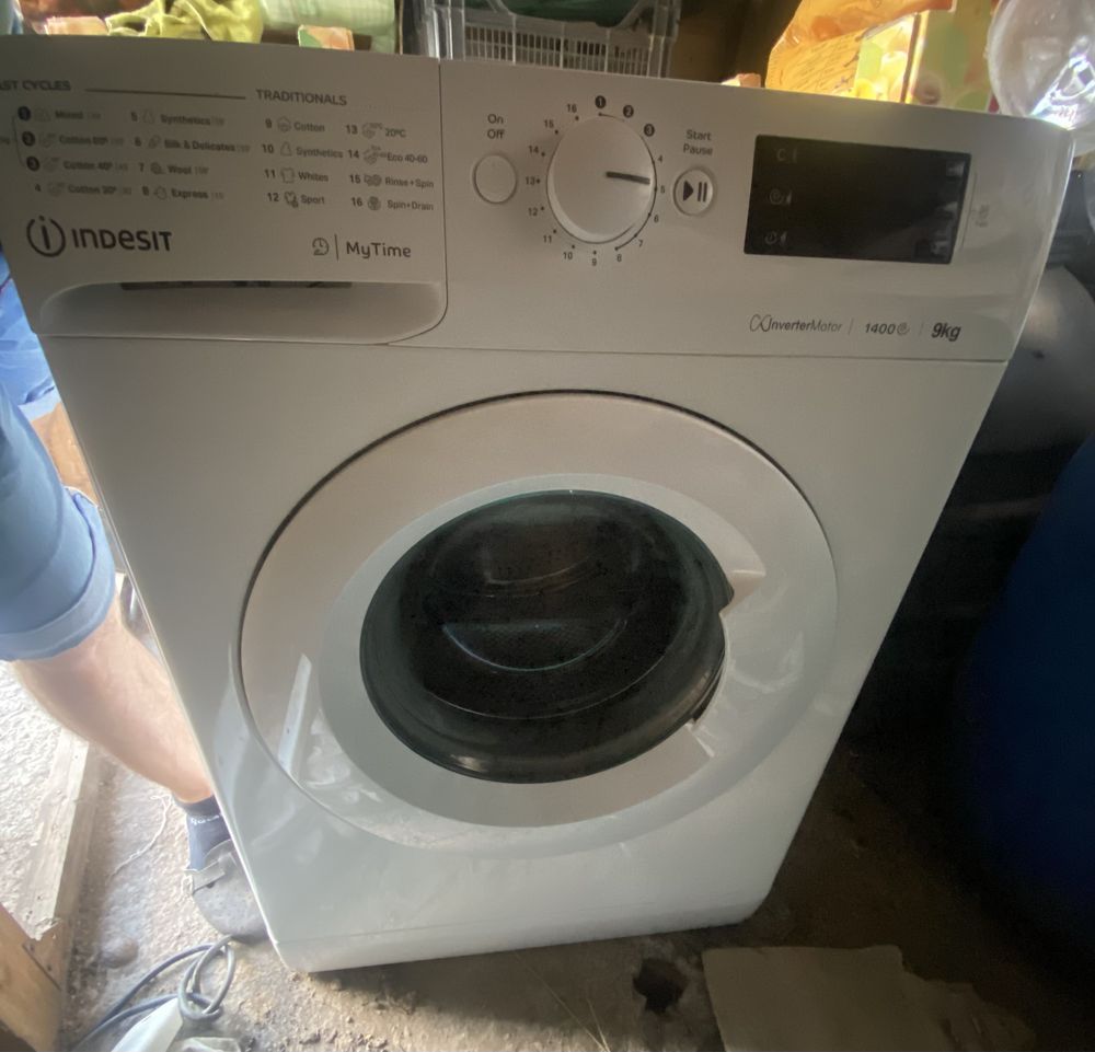 Пералня Indesit 9 kg инверторен мотор 1400 оборота