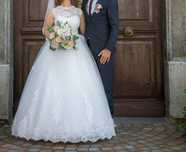 Rochie mireasa cu cercuri