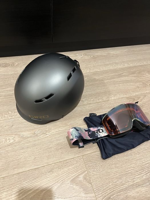 Каска за ски GIRO и очила GIRO