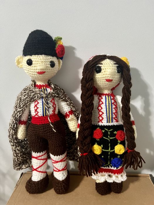 Плетени играчки с народни носии и други