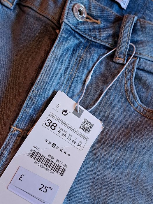 Светло сини дънки на ZARA