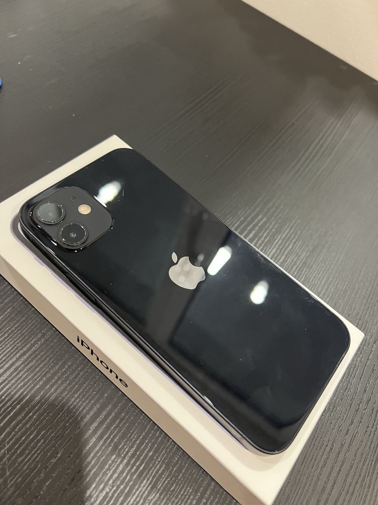 Iphone 12 64GB +зарядно и кейс коментар на цената