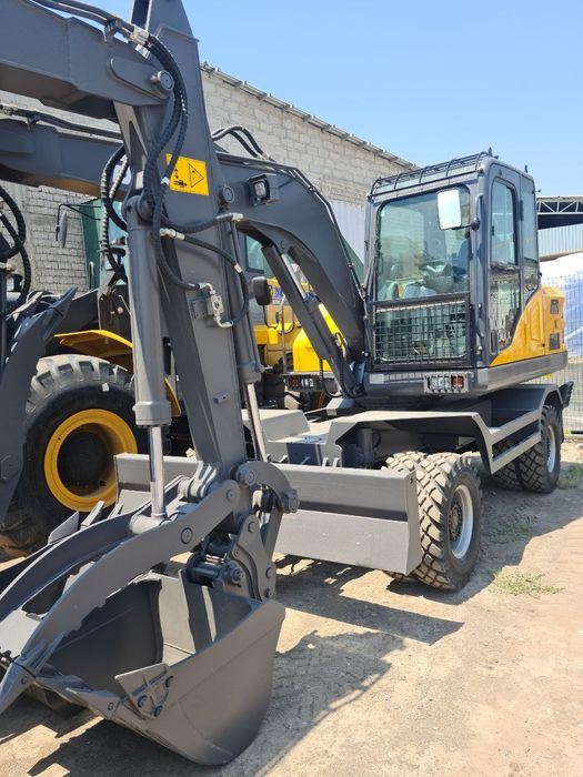 Экскаватор 0.3куб Гидромолотом