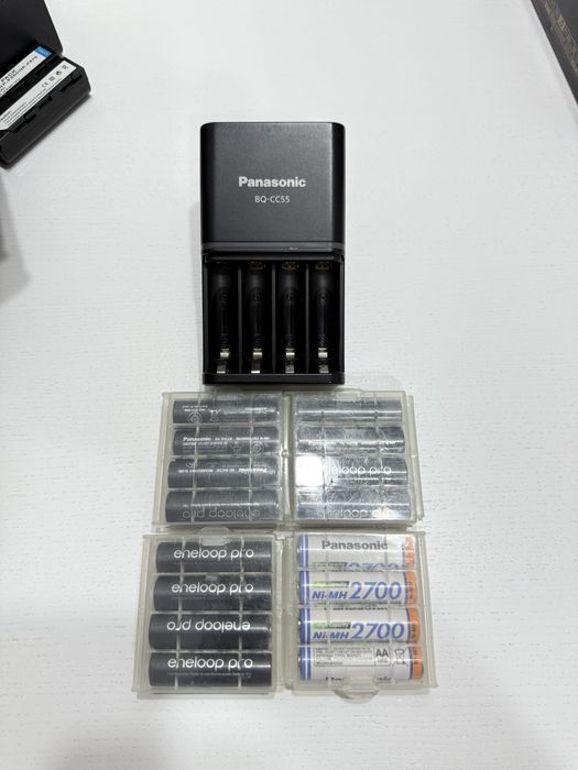 Acumulatori + incarcator PANASONIC