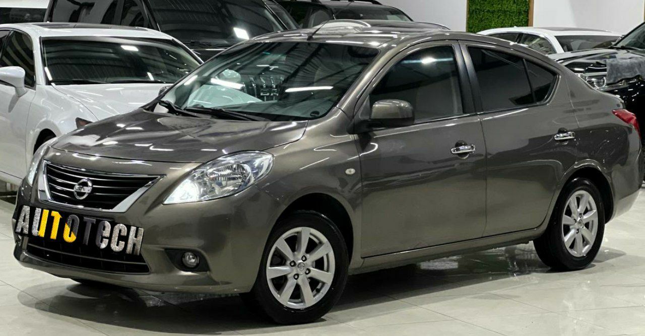 Nissan Sunny 
Год-2012