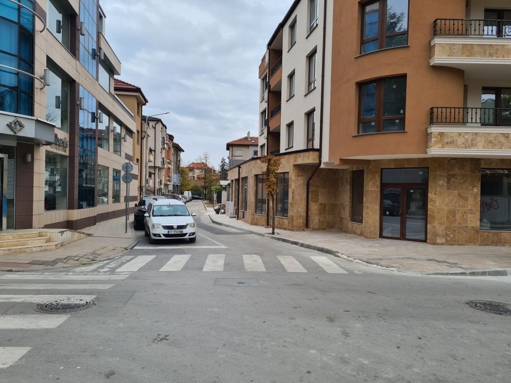 Дава се под наем Офис в Русе, Център - 85 кв.м за 1200 € - Снимка #4