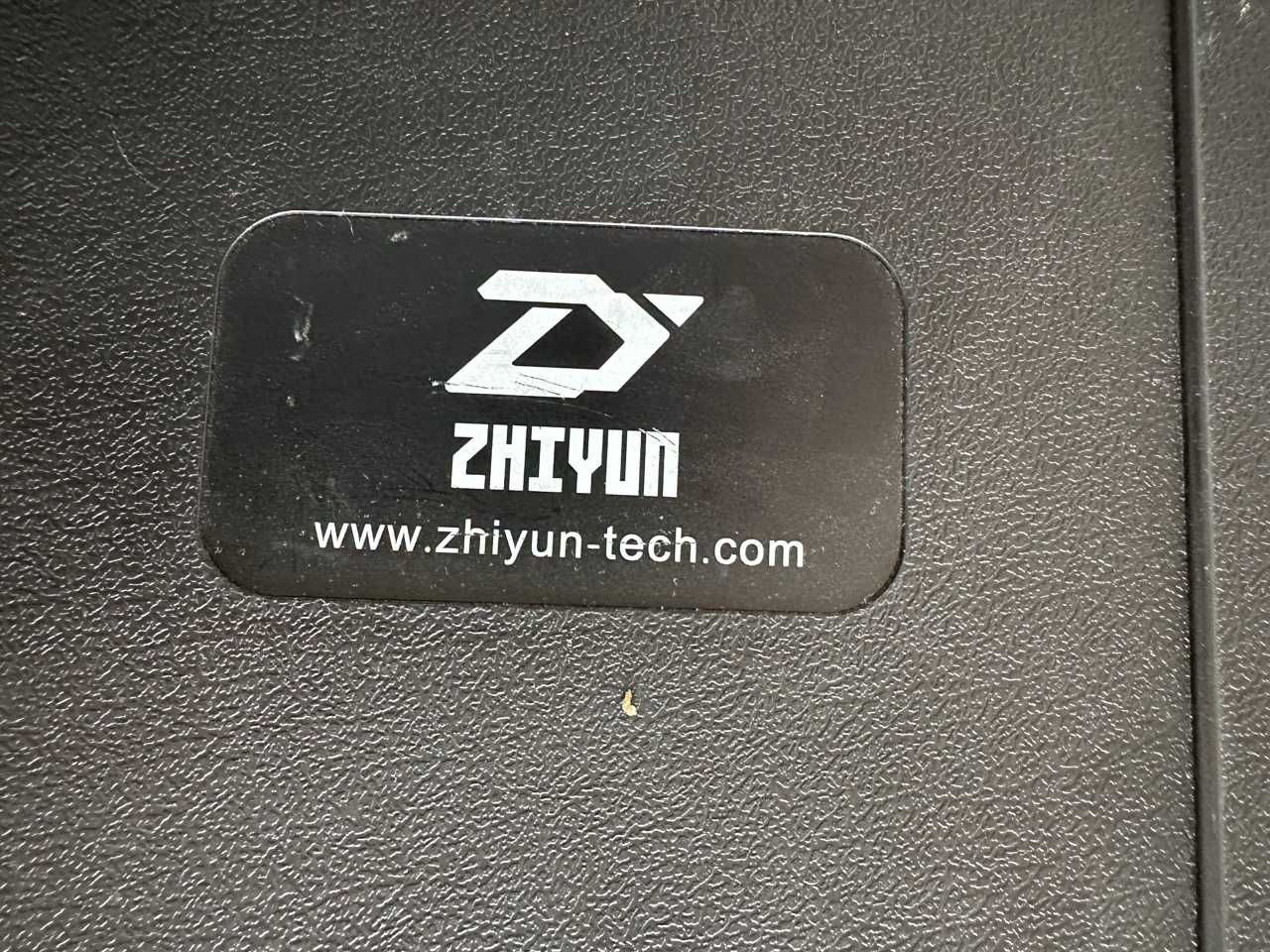 Zhiyun Tech Crane Plus Stabilizator Inteligent pe 3 Axe
