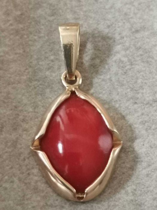 Pandantiv vechi aur 18kt cu piatra rosie