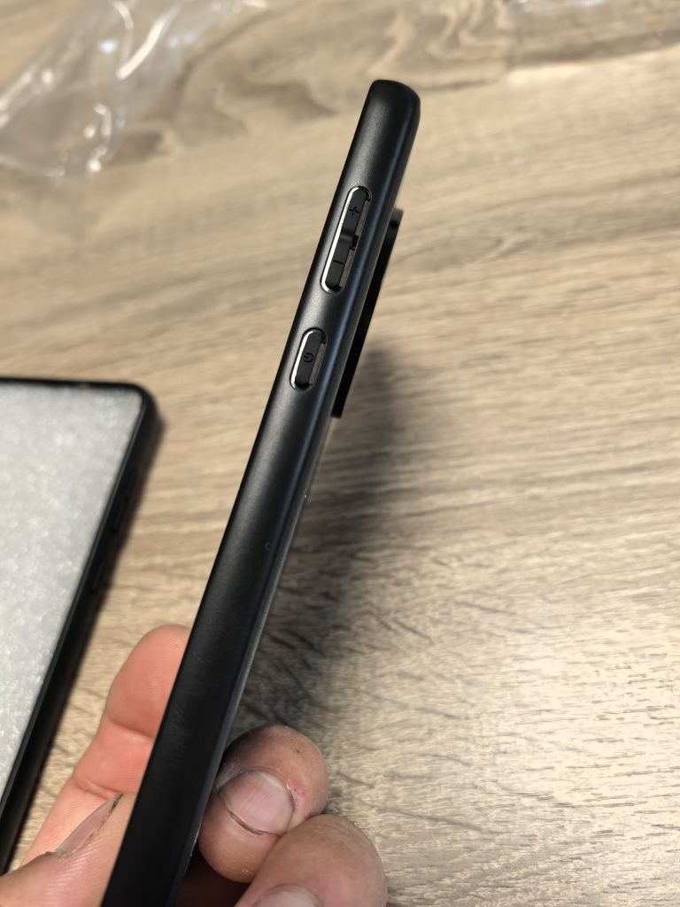 Продавам два броя калъф за Huawei mate 50