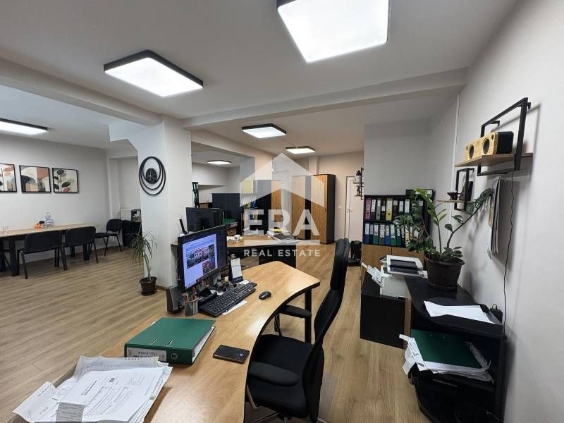 Просторен офис за продажба , р-н ЖП Гара