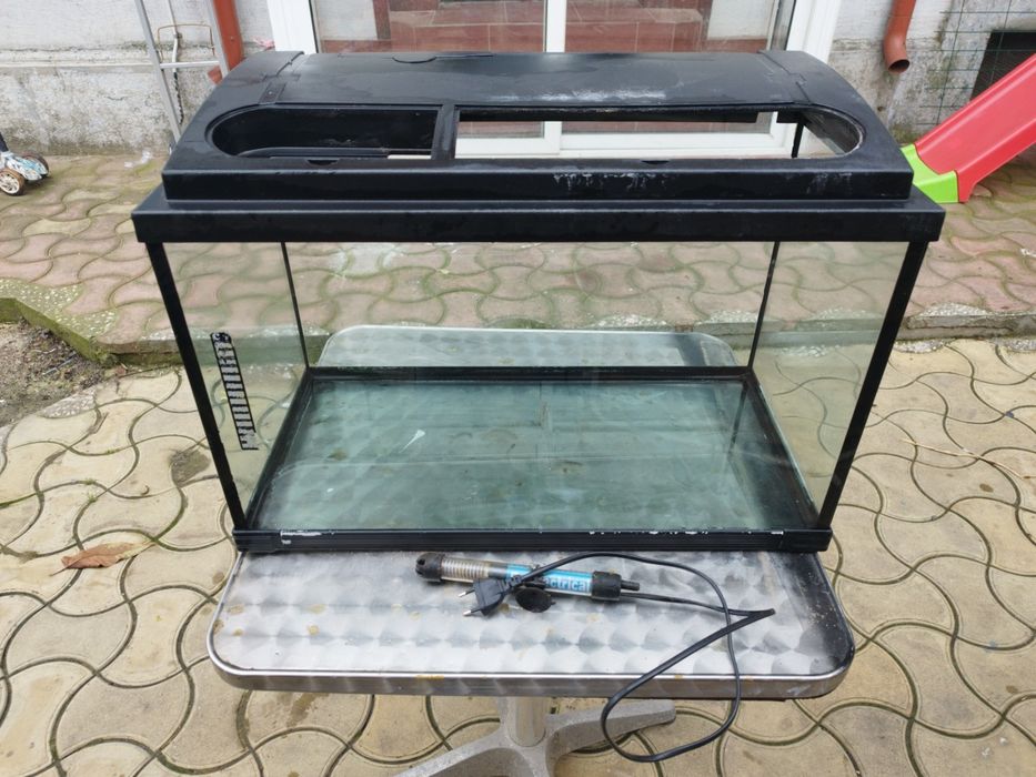 Vând acvariu 60L
