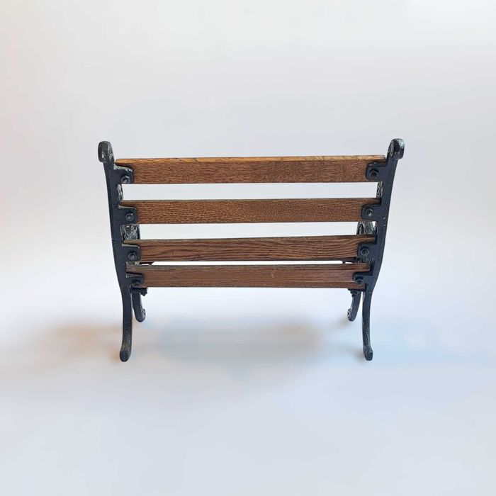 Декоративна малка винтидж пейка – подходяща за декор, кукли и мечета