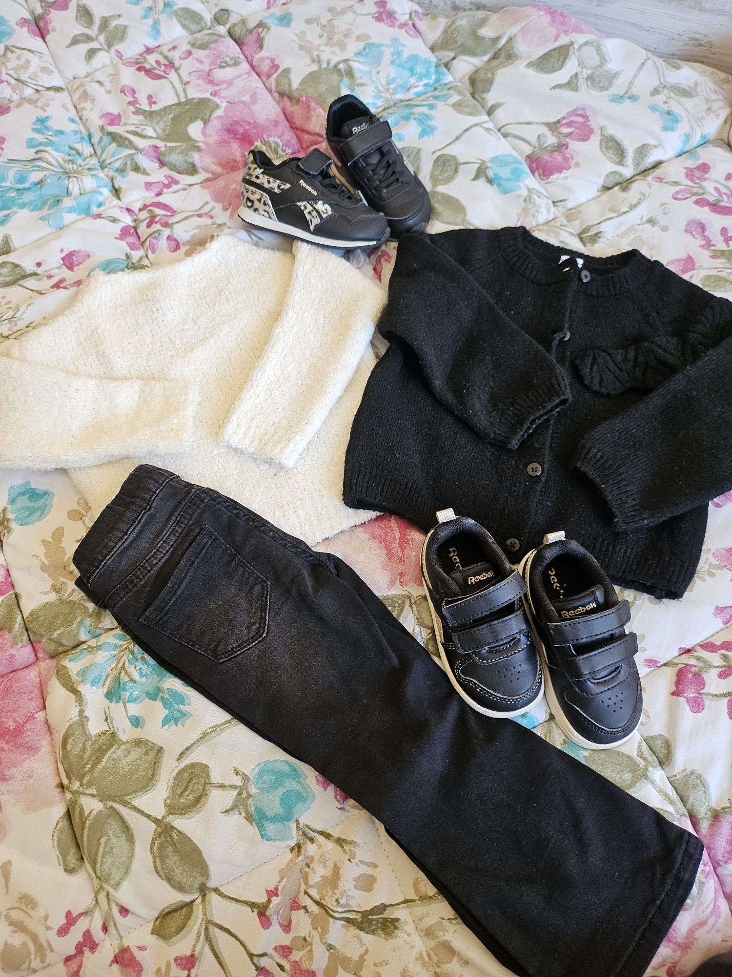 Дрехи 12-18м и обувки 22н.за момиче. Mayoral, Puma, Reebok