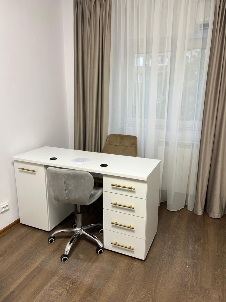 Inchiriez post de lucru salon Tineretului 250€