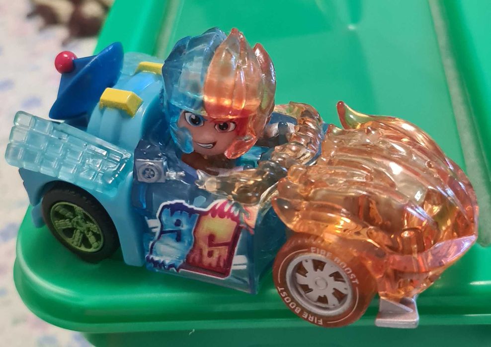 8 Masinute T-Racers dragute