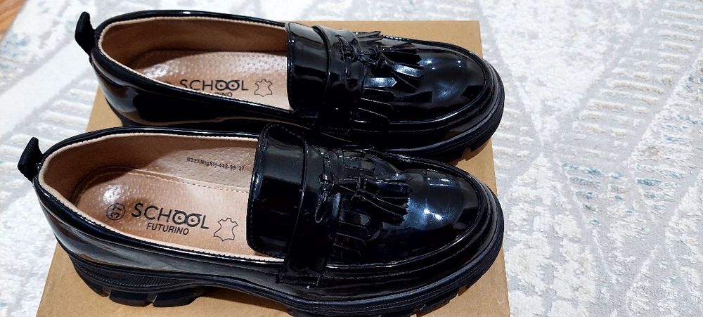 Лофер 6500тг 1жарым ай ұқыпты киілген. 12000алғанмын