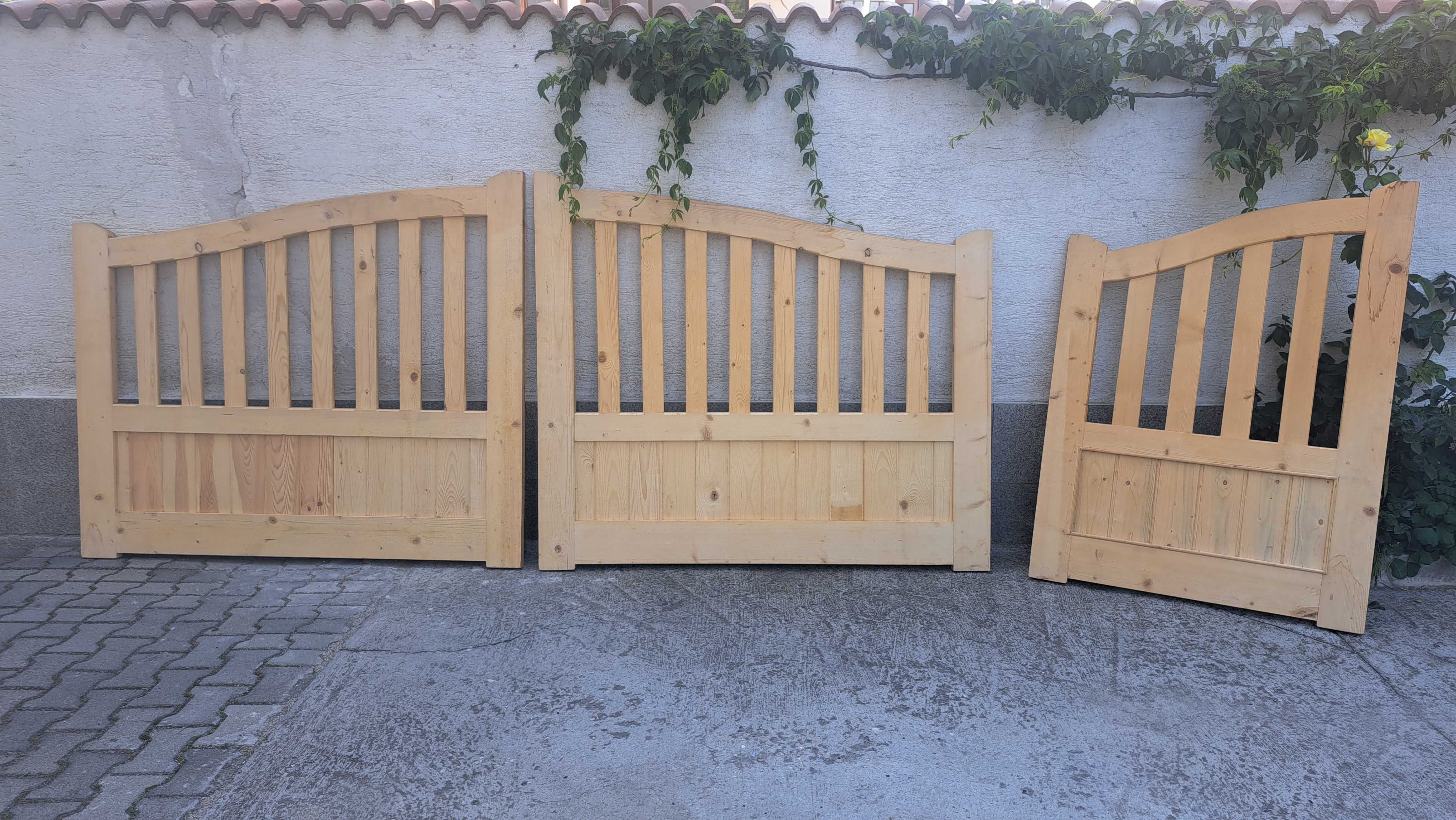 Дървени врати (порти) от чам