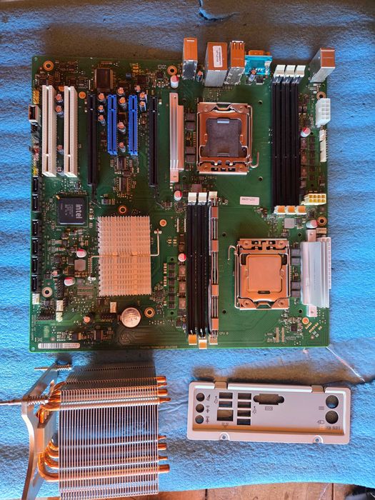 placa de baza server D2628-C14 cu procesor intel Xeon E5645 si 8gb ram
