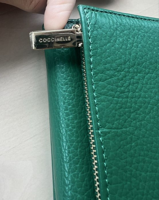 Дамски кожен портфейл COCCINELLE