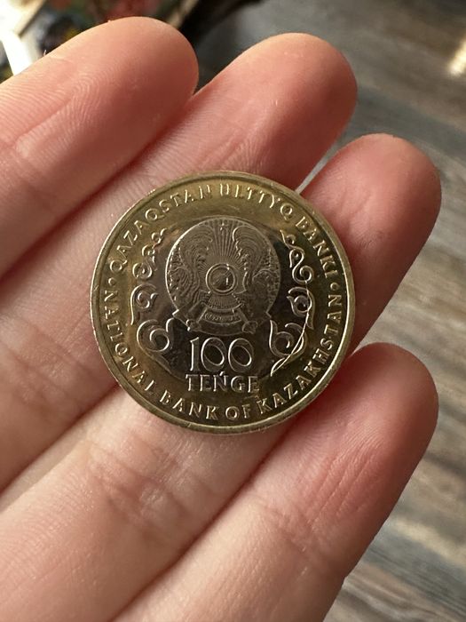 Продам коллекционную монету 100 тг