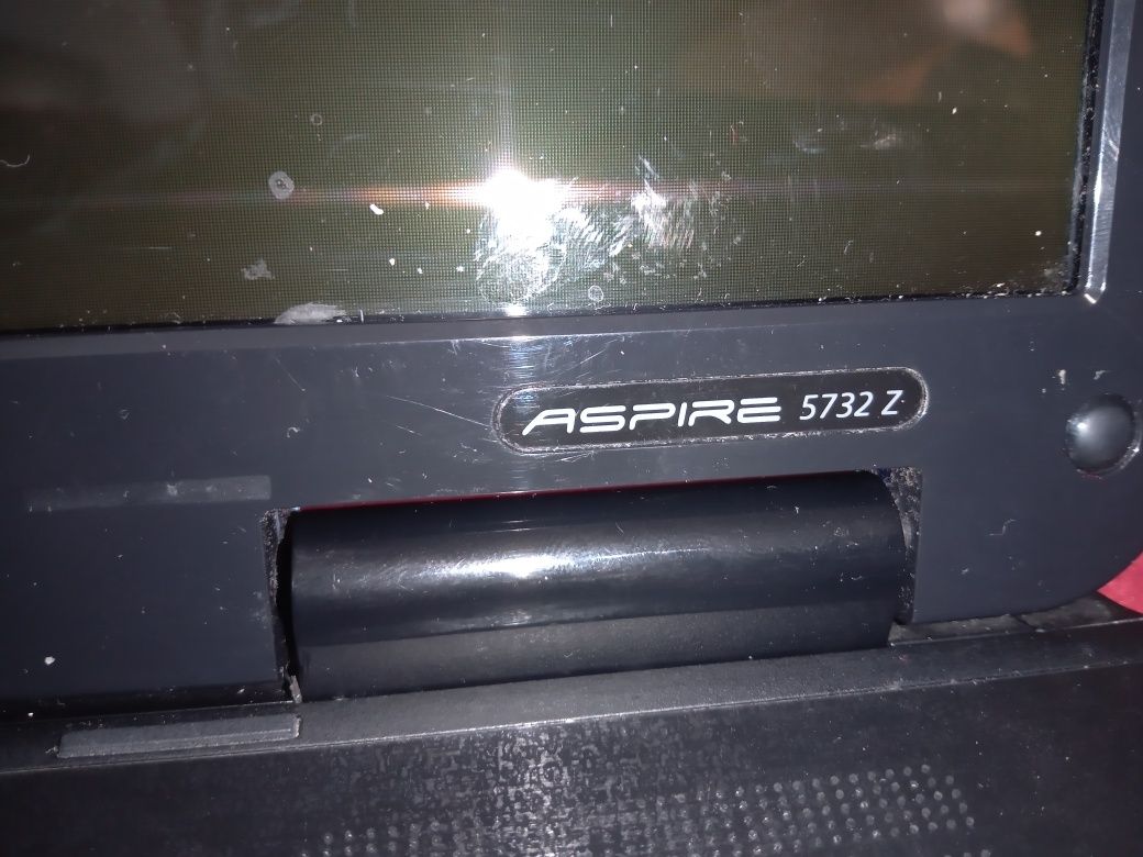 Dezmembrez sau vând laptop Acer Aspire 5732Z