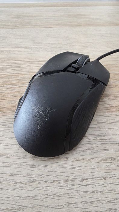 Vand mouse Razer Basilisk V2 cu fir + Mouse pad Razer cadou