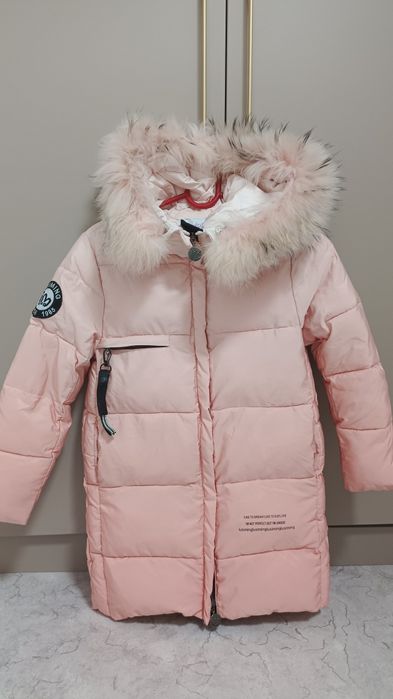 Продам красивую зимнюю куртку для девочек