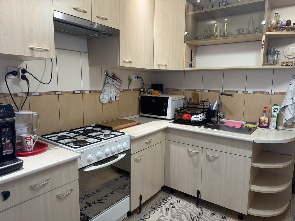 Mobila de bucatarie pe colt, bloc PB