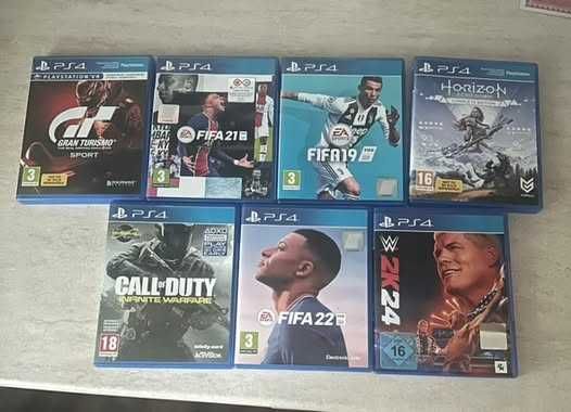 Playstation 4 със седем игри