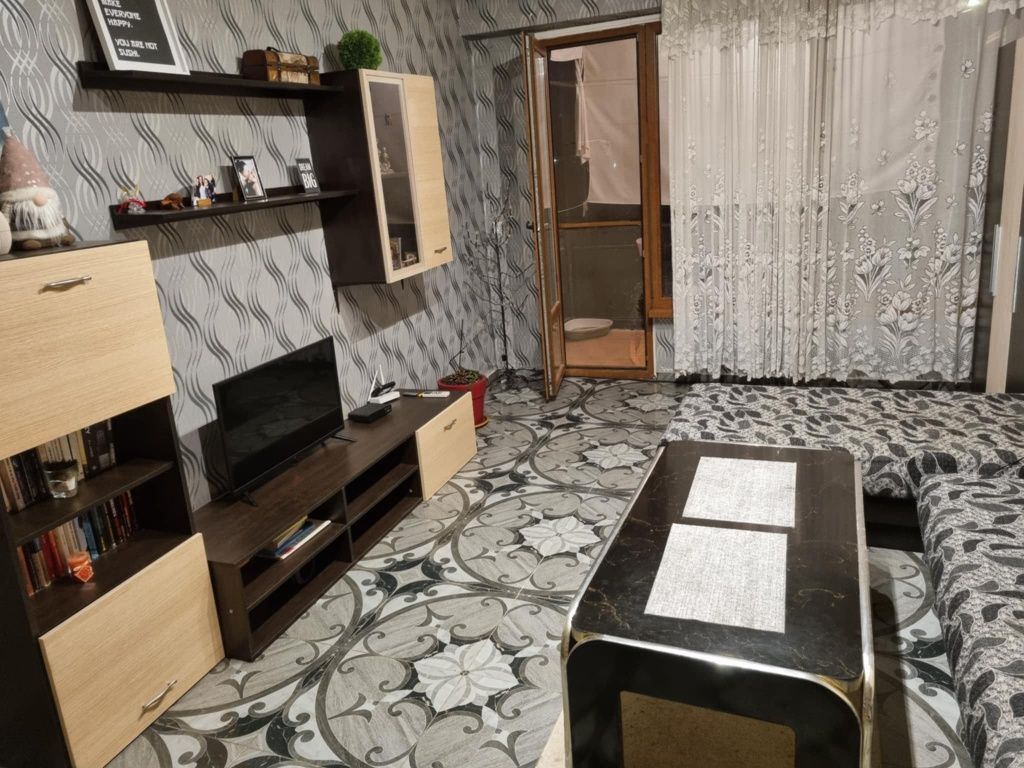 Дава се под наем Двустаен апартамент в Казанлък - 65 кв.м за 76.5 € - Снимка #1