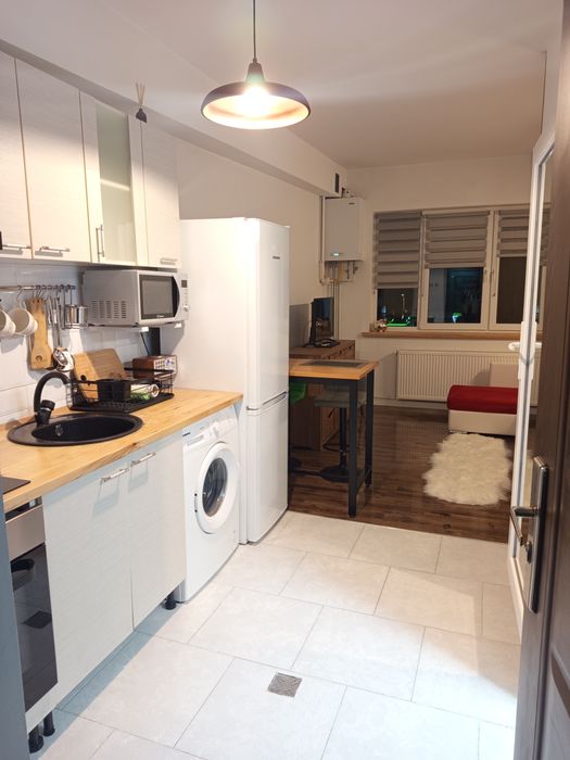 Închiriez garsonieră