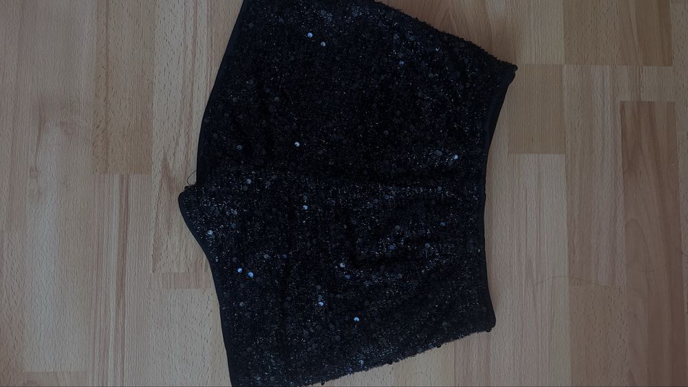 Черни панталонки с пайети