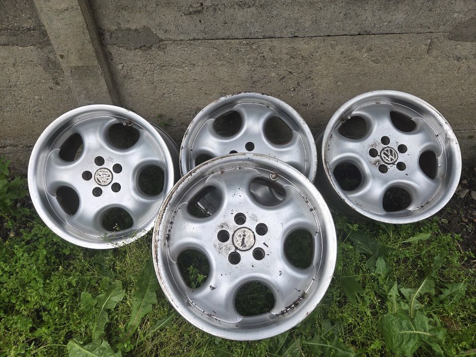 Genți aluminiu r16 in stare bună au rulat pe vw bora