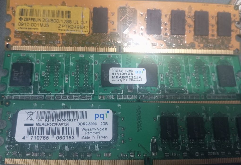 Продаю материнскую плату не рабочую два процессора и оперативку ddr2